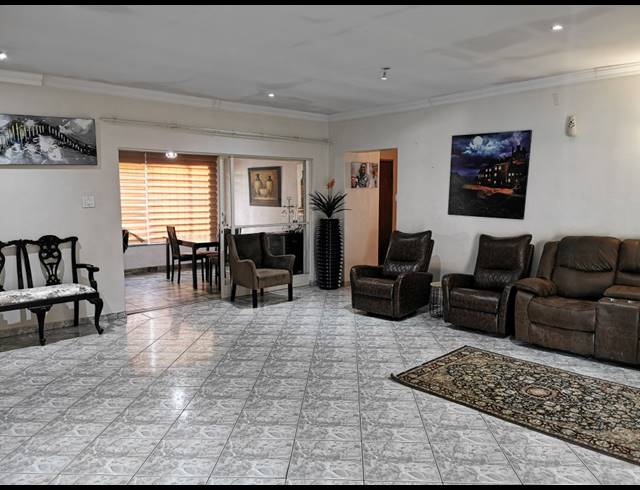 3 BEDROOM HOUSE SOLD IN MOUNTAIN VIEW